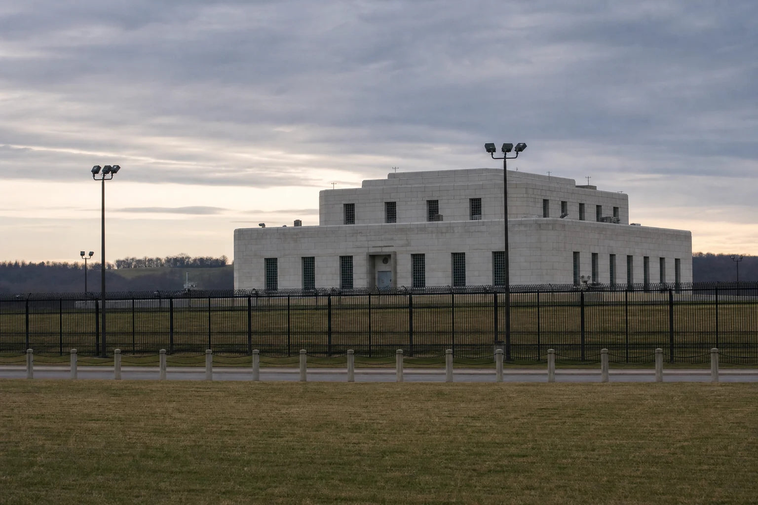 Le dépôt de lingots des États-Unis à Fort Knox, derrière son périmètre de sécurité